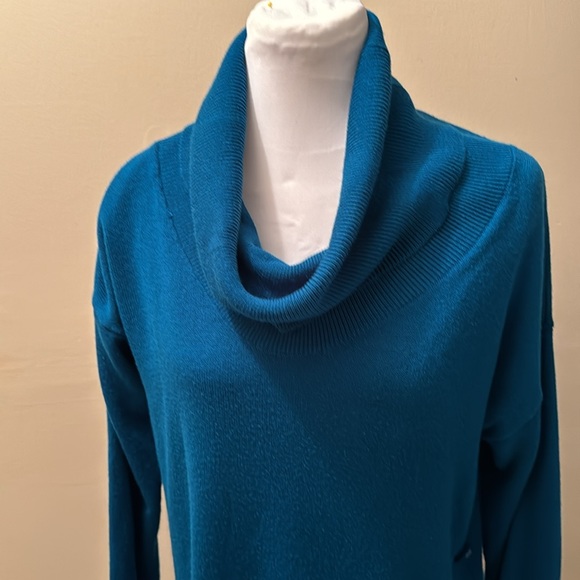 Beautiful Soho turquoise asymmetrical tunic sweater with cowl neck - Picture 2 of 5